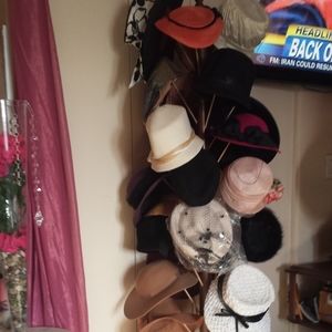 Vunrage hats gloves.. vintage purses an dresses p